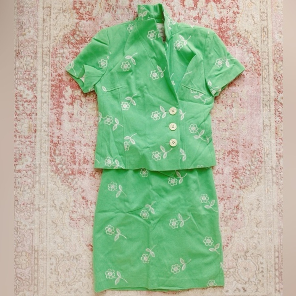 Neiman Marcus, Green Floral Two-Piece Set